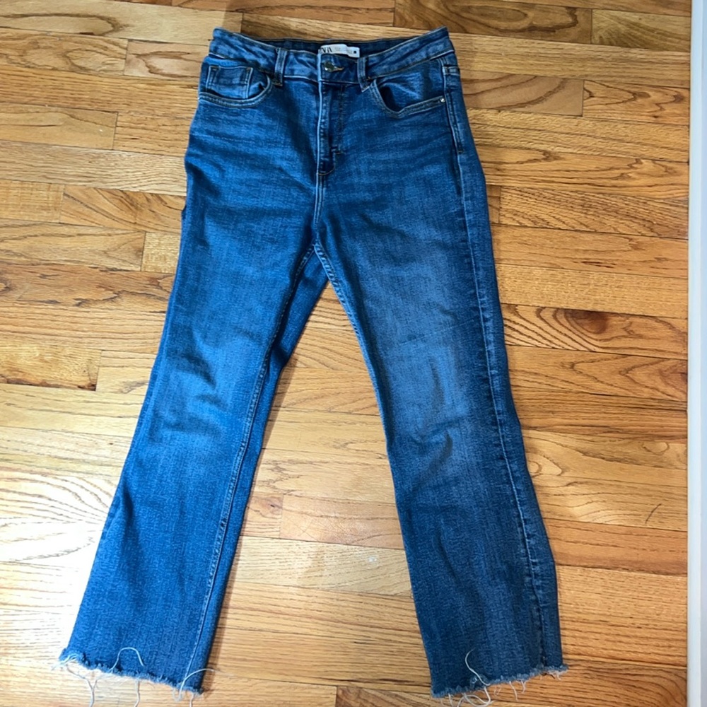 Zara jeans Sz‎ Eur 38 USA 6.  Raw hemmed
